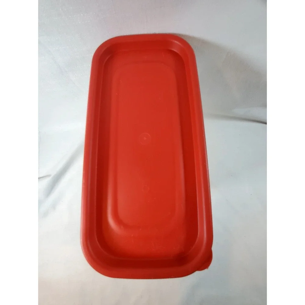 Rubbermaid ● 16.2 Cup Food Storage Container 3.8L Red Lid ● Made‎ in USA